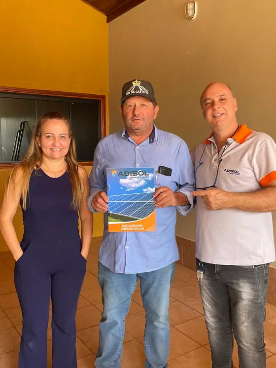 Cliente Radisol recebendo o projeto entregue