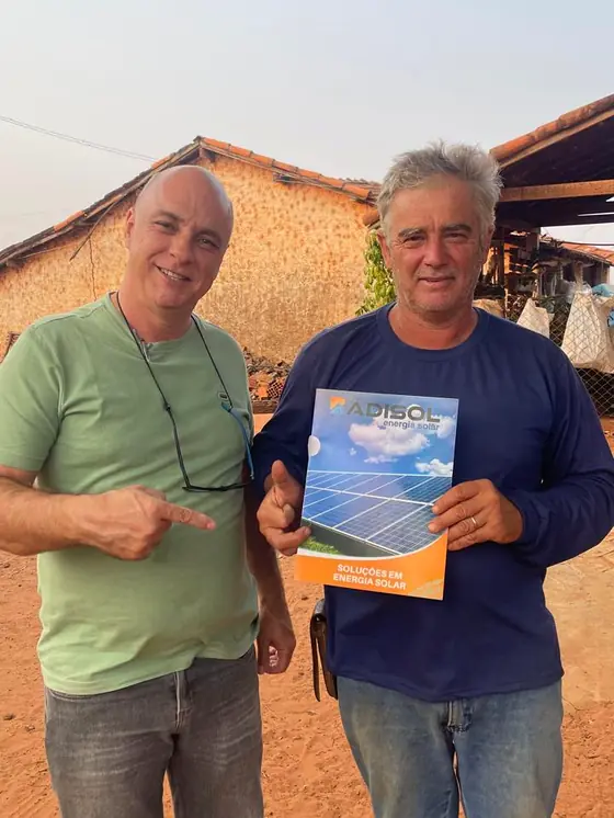 Cliente Radisol recebendo o projeto entregue
