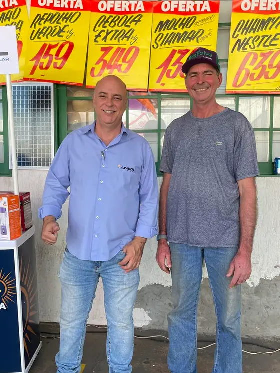 Cliente Radisol recebendo o projeto entregue