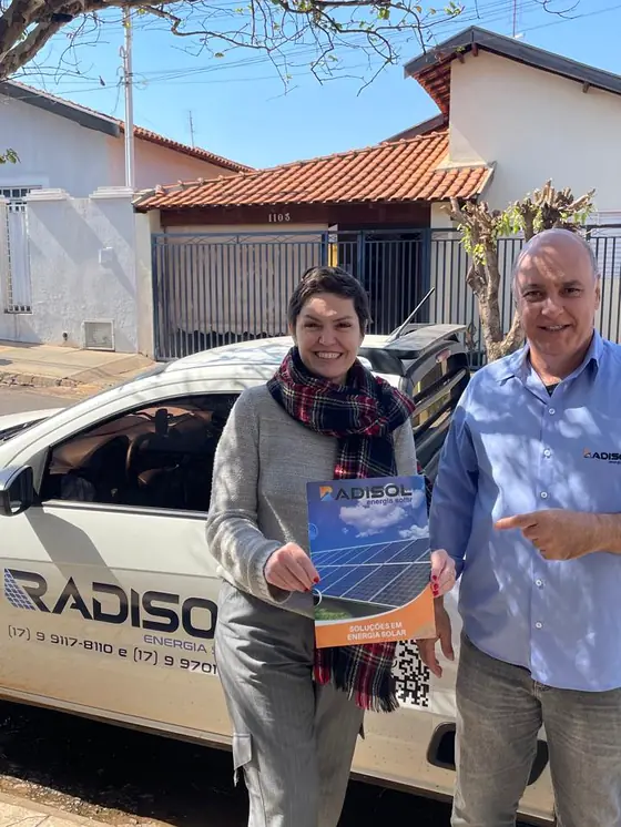 Cliente Radisol recebendo o projeto entregue