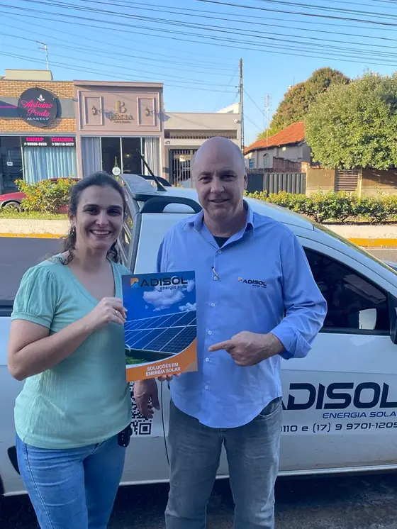 Cliente Radisol recebendo o projeto entregue