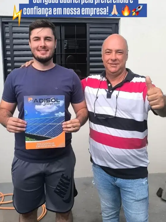 Cliente Radisol recebendo o projeto entregue