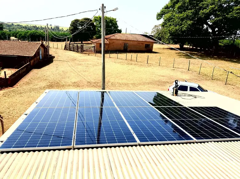 Sistema solar instalado em área rural